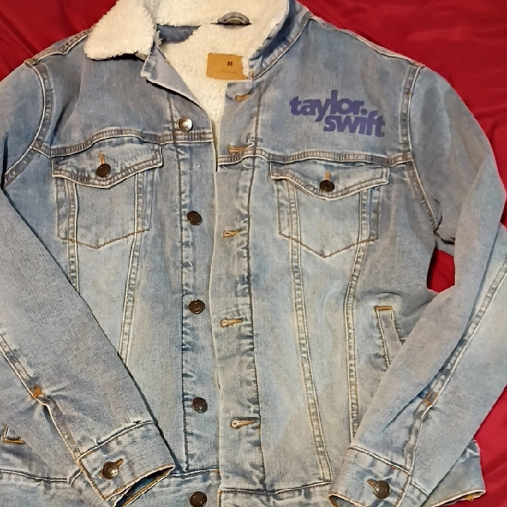 (10)Taylor Swift Blue Denim Jacket with Sherpa Collar